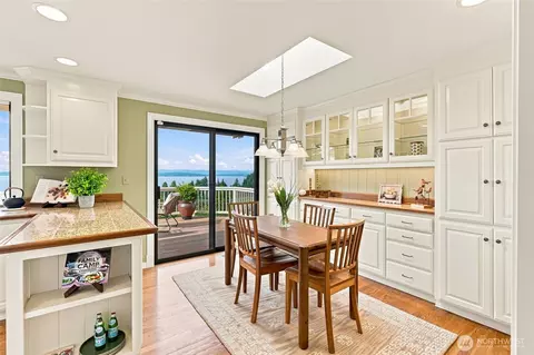 Dining - 5017 33rd Ave W, Everett, WA 98203 photo 4 of 5