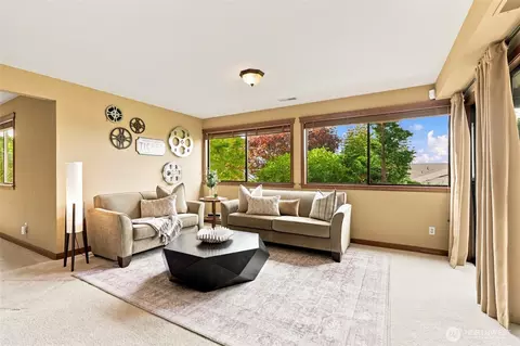 Living - 5017 33rd Ave W, Everett, WA 98203 photo 4 of 5