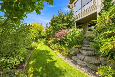 Exterior - 5017 33rd Ave W, Everett, WA 98203 photo 5 of 7