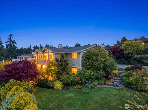 Exterior - 5017 33rd Ave W, Everett, WA 98203 photo 6 of 7