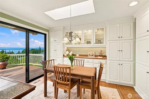 Dining - 5017 33rd Ave W, Everett, WA 98203 photo 3 of 5