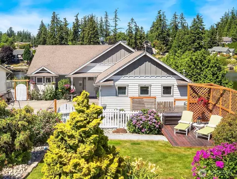 299 Lochwood Dr, Camano Island, WA 98282