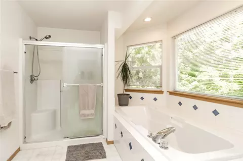 Bath - 19405 88th Ave E, Spanaway, WA 98387 photo 4 of 6