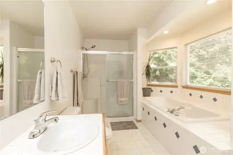 Bath - 19405 88th Ave E, Spanaway, WA 98387 photo 6 of 6