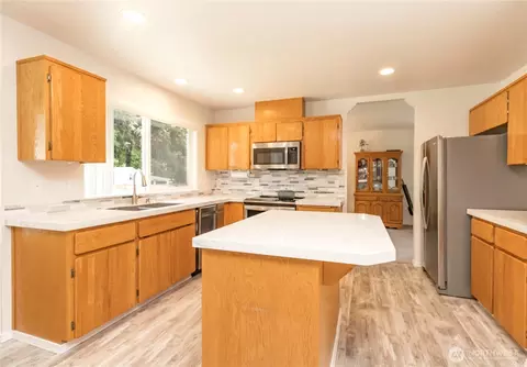 Kitchen - 19405 88th Ave E, Spanaway, WA 98387 photo 2 of 4