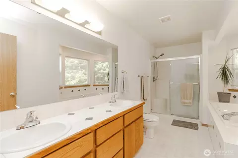 Bath - 19405 88th Ave E, Spanaway, WA 98387 photo 3 of 6