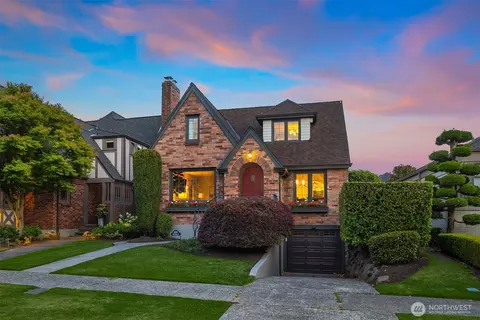 4319 NE 44th St, Seattle, WA 98105