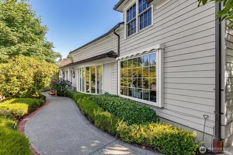 Exterior - 2109 38th Ave E, Seattle, WA 98112 photo 9 of 10