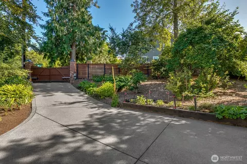 Exterior - 2109 38th Ave E, Seattle, WA 98112 photo 6 of 10