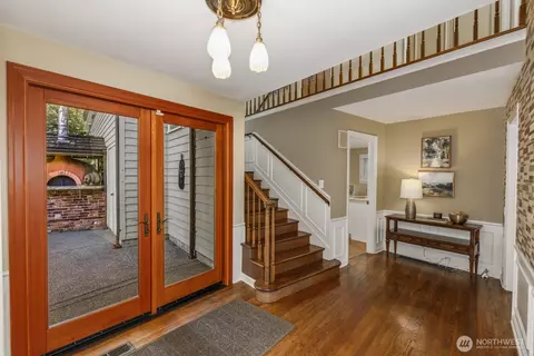 Entry Way - 2109 38th Ave E, Seattle, WA 98112 photo 3 of 4