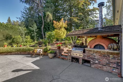 Exterior - 2109 38th Ave E, Seattle, WA 98112 photo 4 of 10