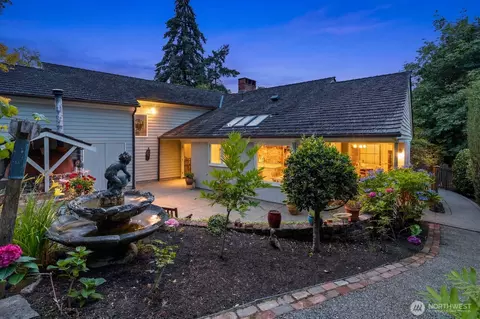 Exterior - 2109 38th Ave E, Seattle, WA 98112 photo 8 of 10