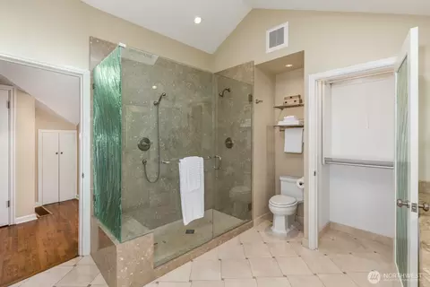 Bath - 2109 38th Ave E, Seattle, WA 98112 photo 4 of 5