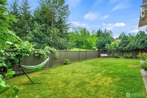 Exterior - 2924 101st Pl SE, Everett, WA 98208 photo 4 of 5
