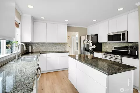 Kitchen - 2924 101st Pl SE, Everett, WA 98208 photo 2 of 3