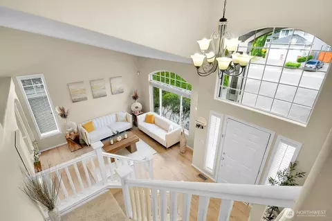 Entry Way - 2924 101st Pl SE, Everett, WA 98208 photo 2 of 2