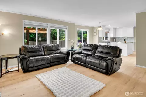 Living - 2924 101st Pl SE, Everett, WA 98208 photo 3 of 5