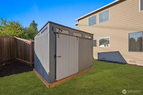 Exterior - 19414 9th Ave SE, Bothell, WA 98012 photo 8 of 10