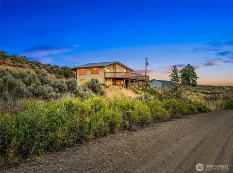 612 Rd S SW, East Wenatchee, WA 98802