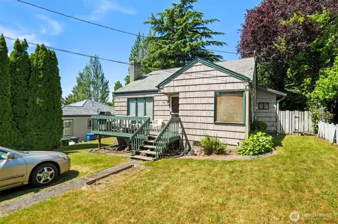 122 NW 103rd St, Seattle, WA 98177