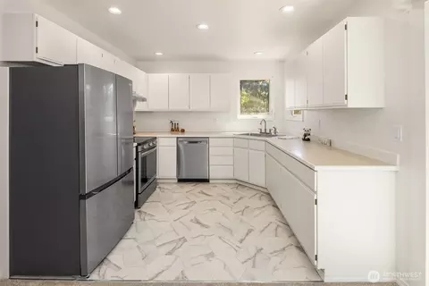 Kitchen - 10816 10th Dr SE, Everett, WA 98208 photo 1 of 3
