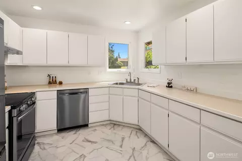 Kitchen - 10816 10th Dr SE, Everett, WA 98208 photo 2 of 3