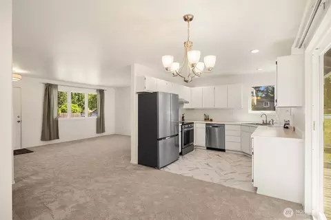 Living - 10816 10th Dr SE, Everett, WA 98208 photo 3 of 5