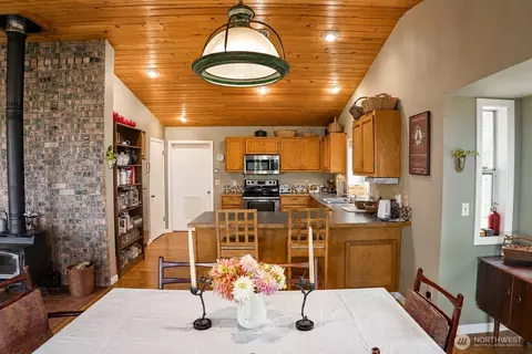 Dining - 561 Discovery Way, Eastsound, WA 98245 photo 2 of 4