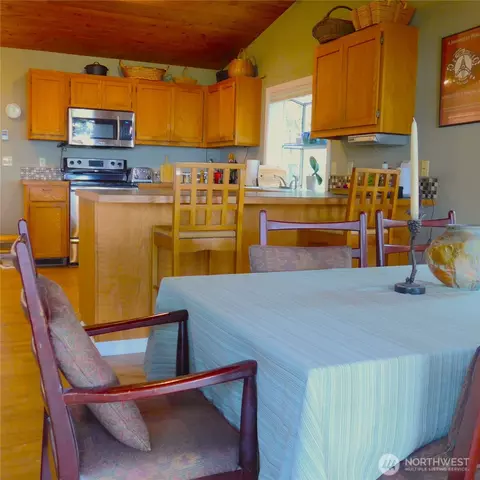 Dining - 561 Discovery Way, Eastsound, WA 98245 photo 2 of 2