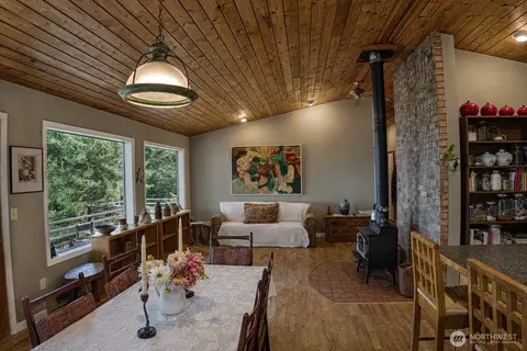 Dining - 561 Discovery Way, Eastsound, WA 98245 photo 3 of 4