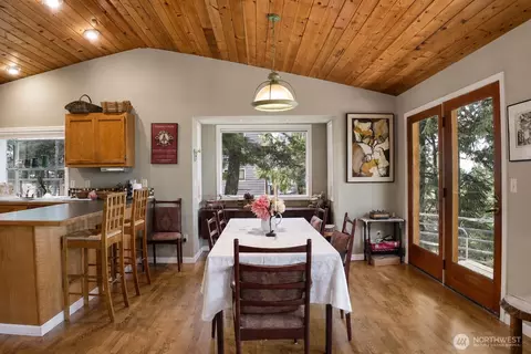 Dining - 561 Discovery Way, Eastsound, WA 98245 photo 1 of 4