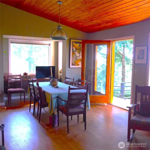 Dining - 561 Discovery Way, Eastsound, WA 98245 photo 1 of 2