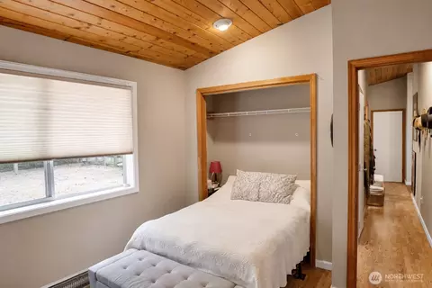 Bedroom - 561 Discovery Way, Eastsound, WA 98245 photo 3 of 3