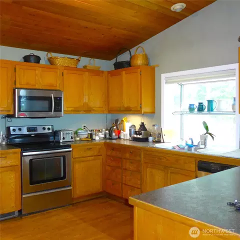 Kitchen - 561 Discovery Way, Eastsound, WA 98245 photo 1 of 2