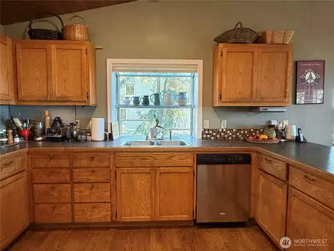 Kitchen - 561 Discovery Way, Eastsound, WA 98245 photo 2 of 2