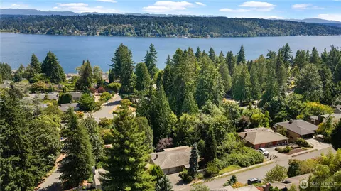16058 36th Ave NE, Lake Forest Park, WA 98155
