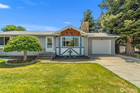 814 11th St NE, East Wenatchee, WA 98802