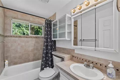 Bath - 3331 197th Pl SE, Bothell, WA 98012 photo 1 of 2