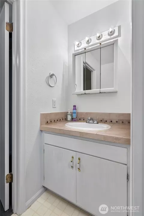 Bath - 3331 197th Pl SE, Bothell, WA 98012 photo 2 of 2