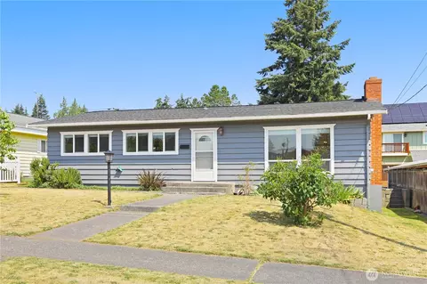 1308 16th St, Anacortes, WA 98221