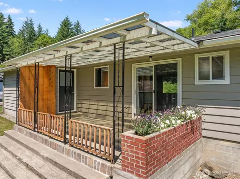 Exterior - 21 Maple Leaf St, Raymond, WA 98577 photo 5 of 11