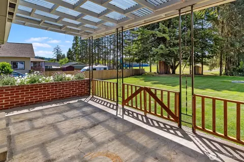 Exterior - 21 Maple Leaf St, Raymond, WA 98577 photo 3 of 11