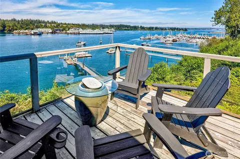 5834 Packard Ln NE, Bainbridge Island, WA 98110