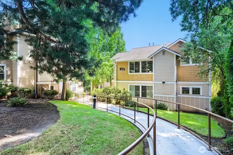 8535 Avondale Rd NE #A204, Redmond, WA 98052