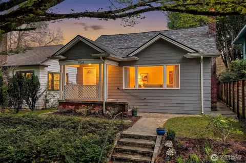 954 19th Ave E, Seattle, WA 98112