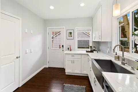 954 19th Ave E, Seattle, WA 98112 photo 9