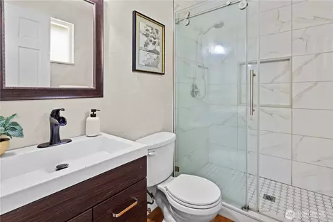 Bath - 10329 16th Pl W, Everett, WA 98204 photo 1 of 2