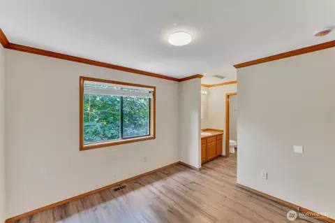 Bedroom - 205 Spring Pl, Enumclaw, WA 98022 photo 5 of 8