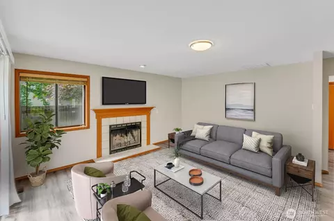 Living - 205 Spring Pl, Enumclaw, WA 98022 photo 5 of 9