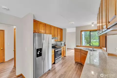 Kitchen - 205 Spring Pl, Enumclaw, WA 98022 photo 1 of 2